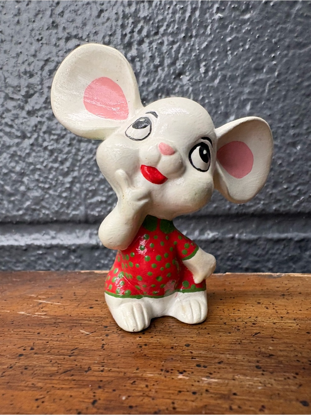 Vintage ceramic painted mouse strawberry Christmas colors - Picture 6 of 6